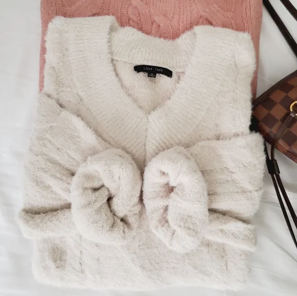 Ivory V neckline sweater - Picture 5 of 6